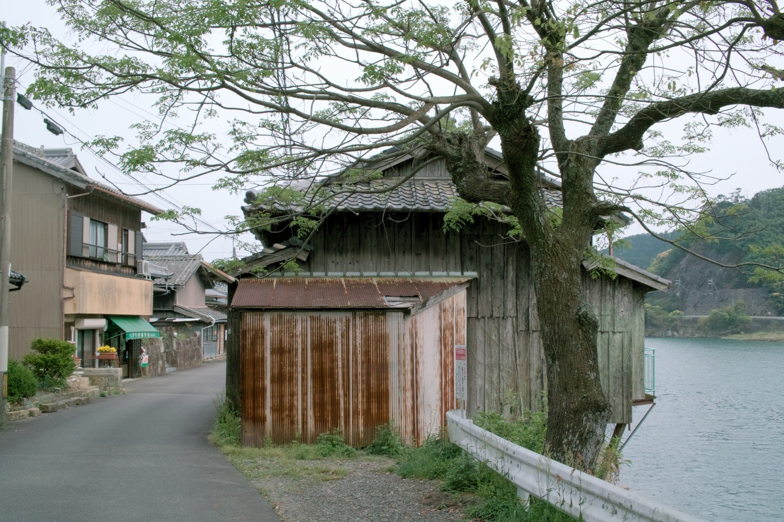 古座川町で燃えるごみ・鉄・缶・陶器・びん・ガラスなどを分けるイメージ