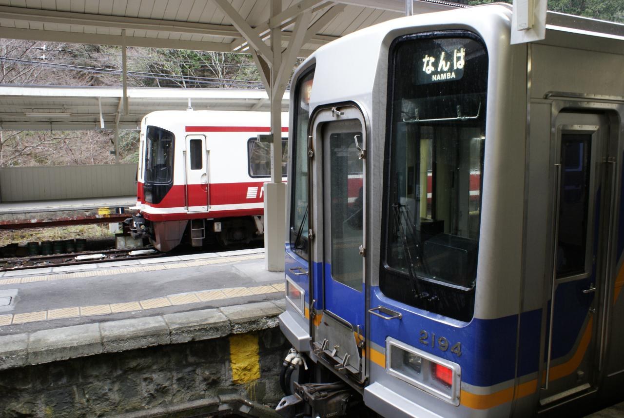 御廟へ続く橋と清流