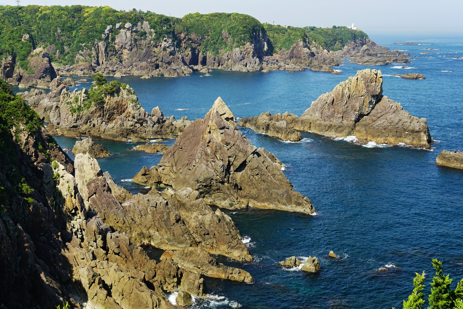 串本・橋杭岩の朝焼けと奇岩群