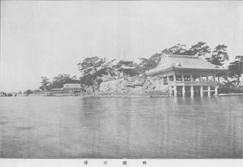和歌浦の海岸と片男波の朝の景色